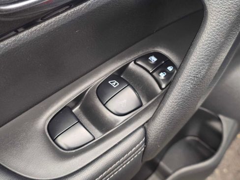 Used 2020 Nissan Rogue SV image 22