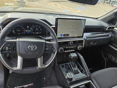 Used 2025 Toyota Tacoma TRD Sport image 15