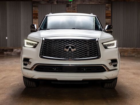 Used 2022 INFINITI QX80 Sensory w/ All-Season Package image 2