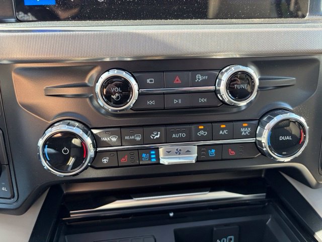 New 2026 Ford F250 Platinum w/ Platinum Plus Package AWD/4WD image 18