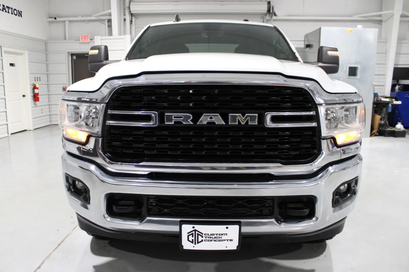 Used 2024 RAM 2500 Big Horn w/ Off Road Package AWD/4WD image 2