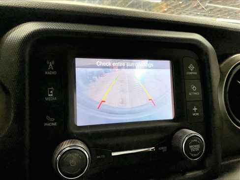 Used 2018 Jeep Wrangler Unlimited Sport image 23