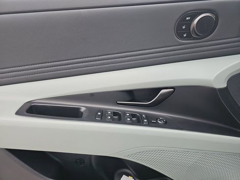 Used 2025 Hyundai Elantra Limited image 6