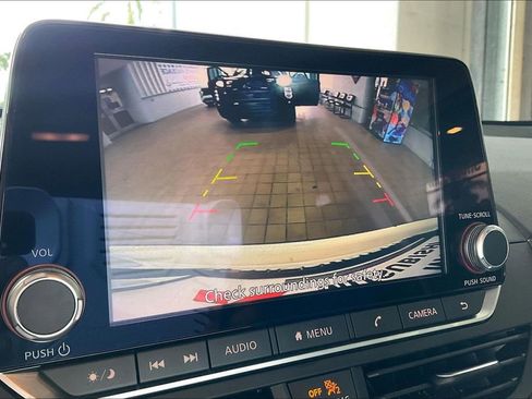 Used 2025 Nissan Altima 2.5 SV image 12