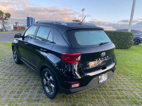 Certified 2023 Hyundai Venue SEL FWD image 5