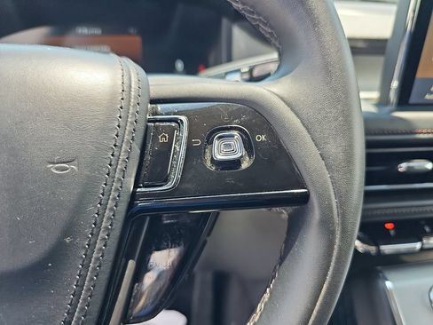 Used 2023 Lincoln Aviator AWD w/ Premium Package image 18