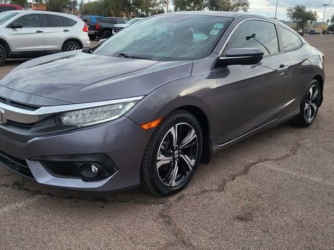 Used 2016 Honda Civic Touring image 4