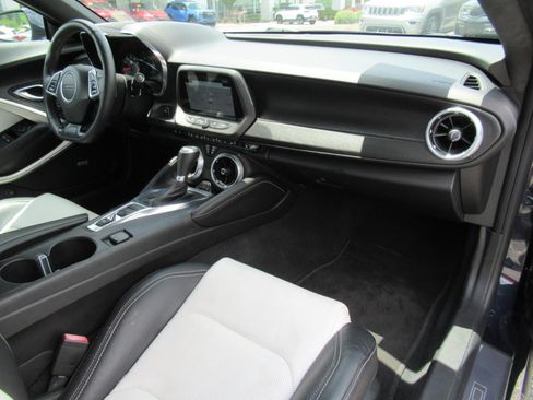 Used 2016 Chevrolet Camaro LT RWD image 11