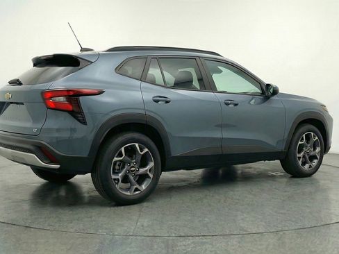 Used 2025 Chevrolet Trax LT FWD image 9