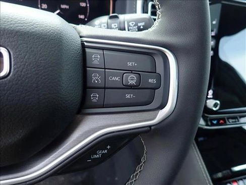 New 2026 Jeep Grand Wagoneer L Limited AWD/4WD image 18