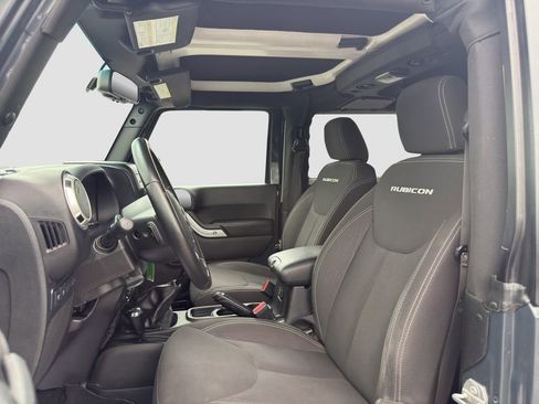 Used 2017 Jeep Wrangler Rubicon w/ Power Convenience Group AWD/4WD image 9