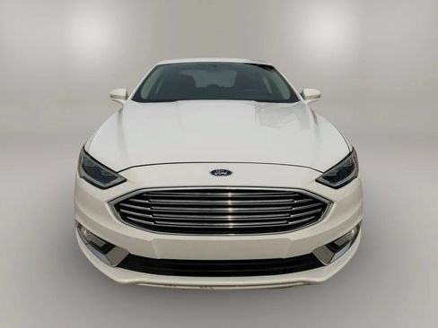 Used 2017 Ford Fusion SE w/ Fusion SE Technology Package FWD image 2