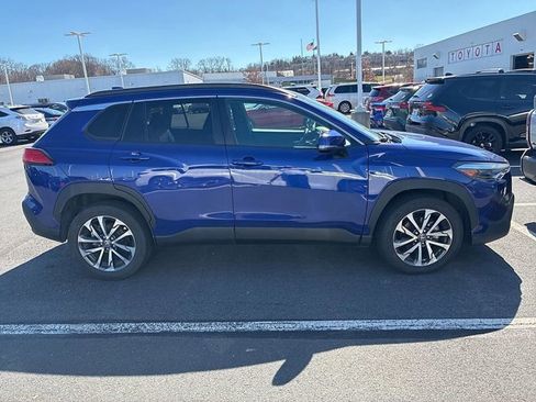 Used 2023 Toyota Corolla Cross XLE image 4