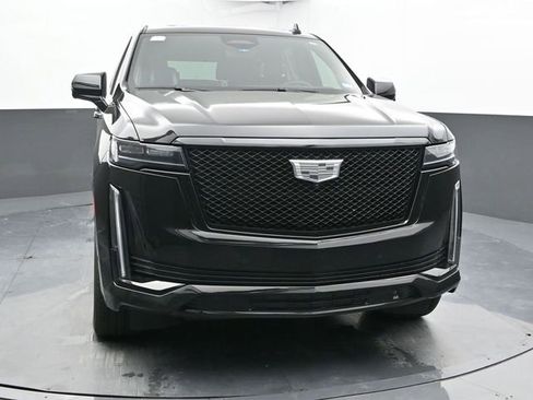 Used 2024 Cadillac Escalade Sport Platinum w/ LPO, ONYX Package image 4