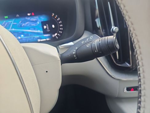 Used 2024 Volvo XC60 B5 Plus w/ Protection Package Premier image 22