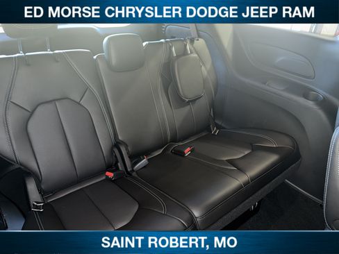 New 2027 Chrysler Pacifica Select AWD/4WD image 29