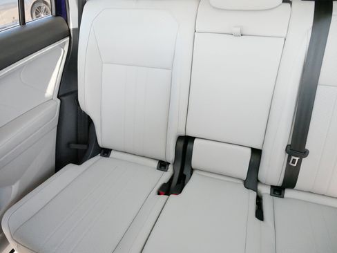 Certified 2024 Volkswagen Tiguan SE w/ Panoramic Sunroof Package image 12