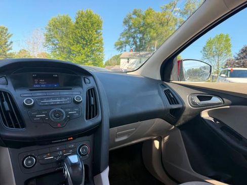 Used 2015 Ford Focus SE FWD image 10
