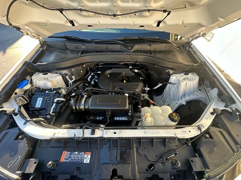 Used 2020 Ford Explorer XLT image 31