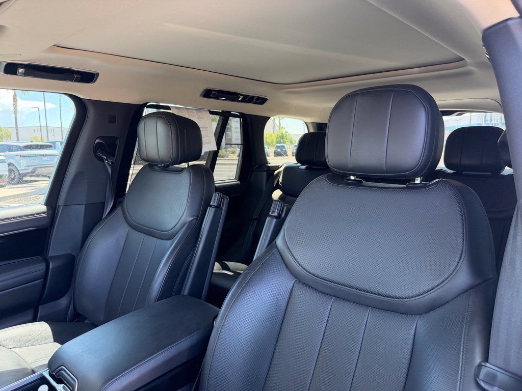 Used 2023 Land Rover Range Rover SE AWD/4WD image 7