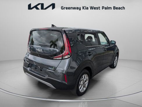Used 2023 Kia Soul LX w/ LX Technology Package image 6