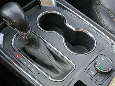 Used 2021 Chevrolet Traverse LT image 8