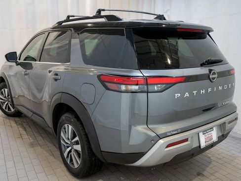 Certified 2023 Nissan Pathfinder SL image 3