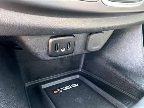 Used 2023 Chevrolet Traverse LT FWD image 18