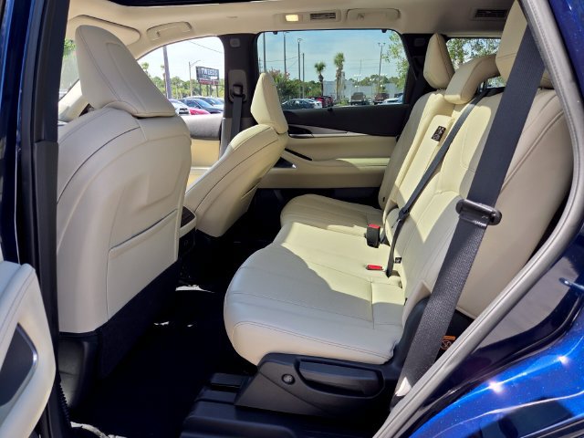 Used 2025 INFINITI QX60 Luxe w/ Vision Package FWD image 13