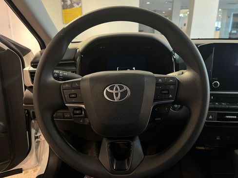 Used 2025 Toyota Camry LE image 28