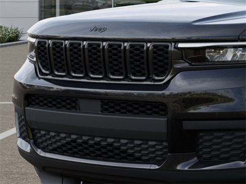 New 2025 Jeep Grand Cherokee L Altitude image 11