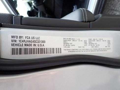 New 2025 Jeep Grand Cherokee Altitude image 16