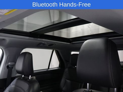 Used 2024 Ford Explorer XLT w/ Equipment Group 202A image 7