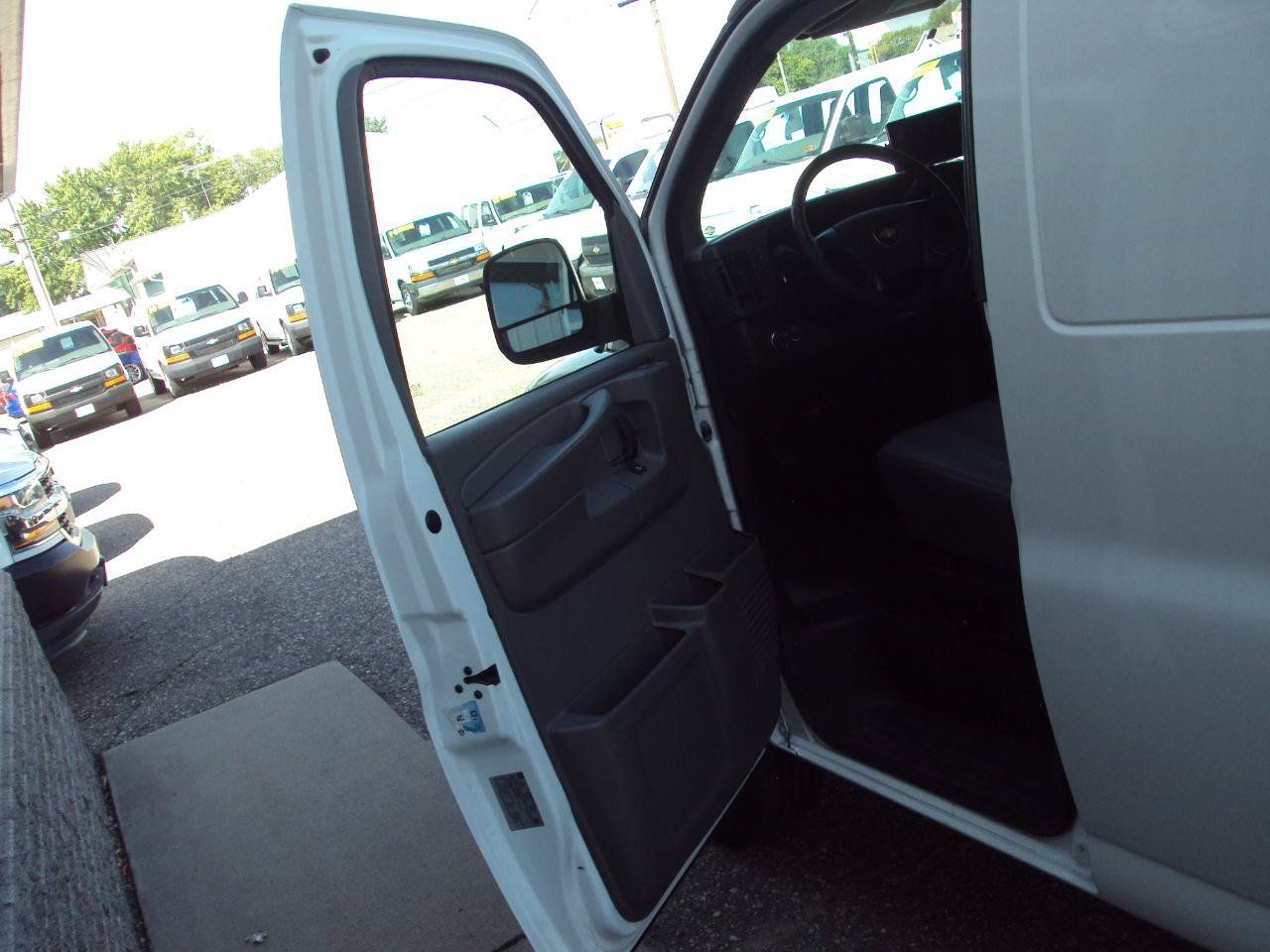 Used 2011 Chevrolet Express 3500 Extended w/ Power Package RWD image 11