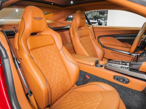 Used 2025 Aston Martin Vanquish image 17