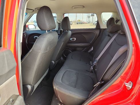 Used 2016 Kia Soul + image 8
