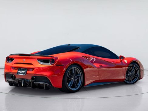 Used 2017 Ferrari 488 GTB RWD image 5