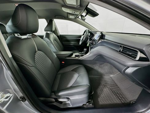 Used 2024 Toyota Camry SE image 29