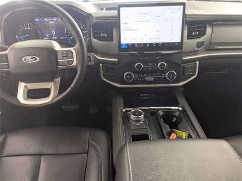 Used 2024 Ford Expedition XLT image 28