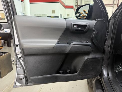 Used 2021 Toyota Tacoma SR AWD/4WD image 10