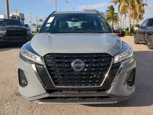 Used 2021 Nissan Kicks SR image 3