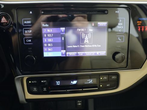 Used 2018 Toyota Corolla LE FWD image 14