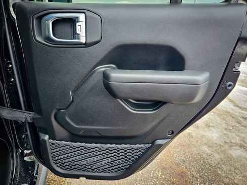 Certified 2022 Jeep Gladiator Willys image 34