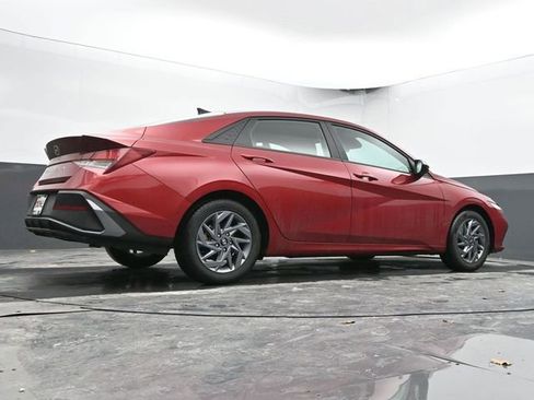 Used 2024 Hyundai Elantra SEL image 48