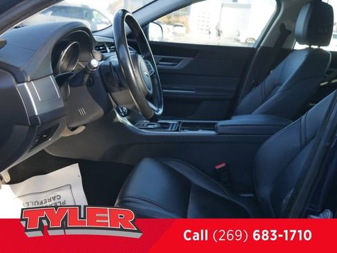 Used 2017 Jaguar XF Premium AWD/4WD image 32