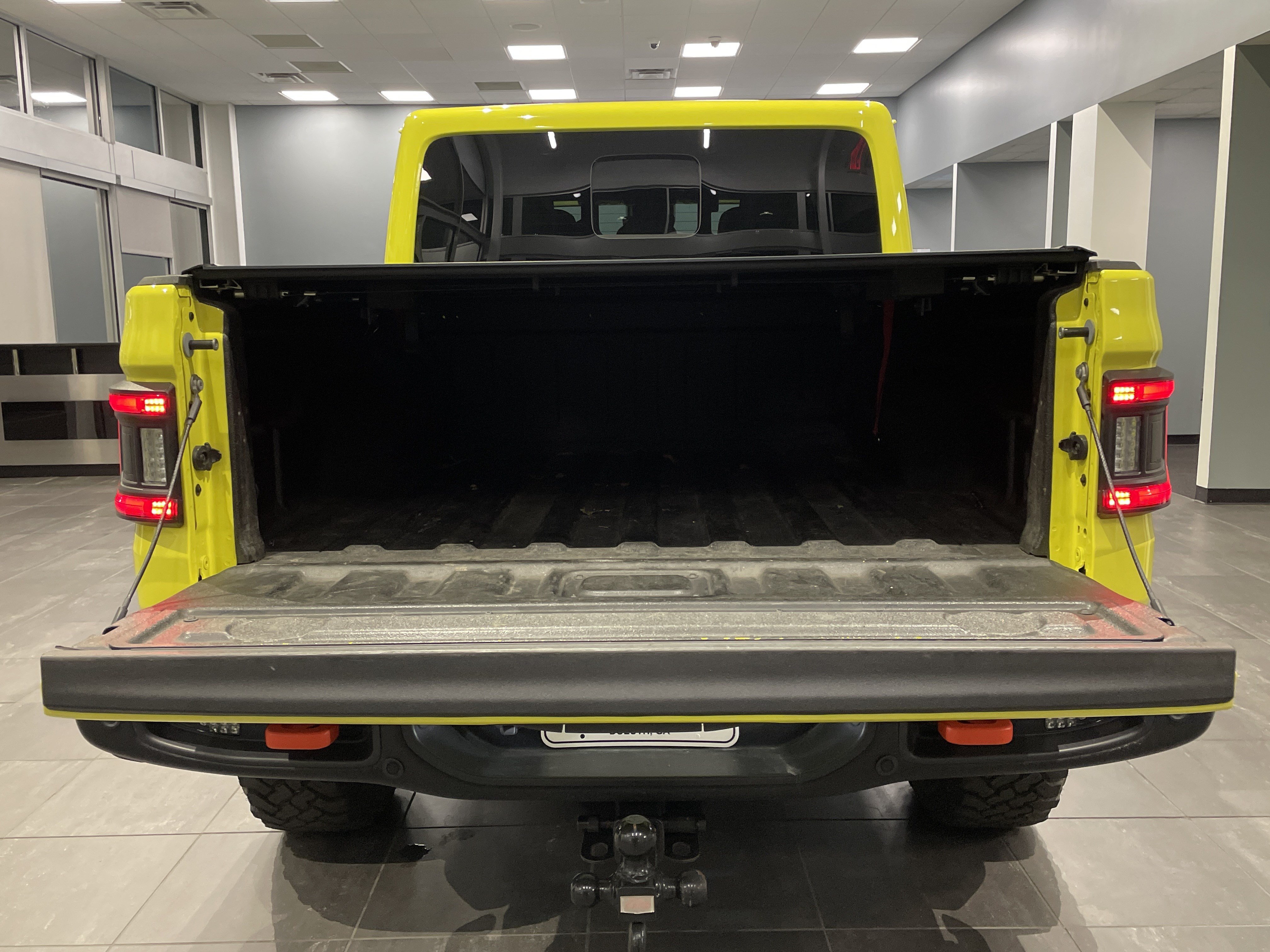 Used 2024 Jeep Gladiator Mojave AWD/4WD image 33