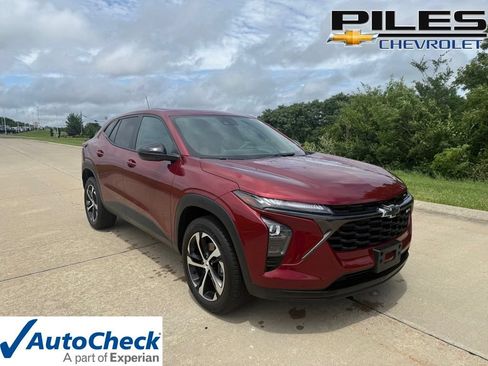 Used 2024 Chevrolet Trax RS w/ Driver Confidence Package FWD image 1
