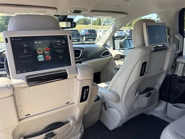 Used 2018 Chrysler Pacifica Touring-L Plus w/ Advanced Safetytec Group FWD image 14