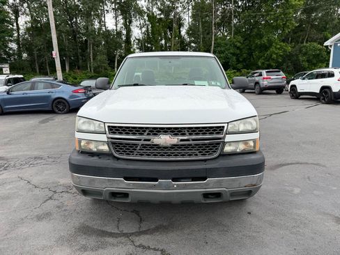 Used 2005 Chevrolet Silverado 2500 W/T AWD/4WD image 2