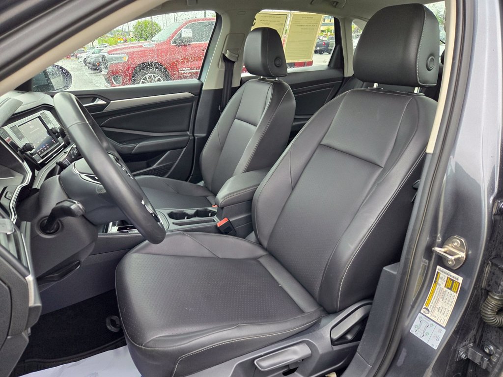 Used 2020 Volkswagen Jetta SE w/ SE Cold Weather Package FWD image 15